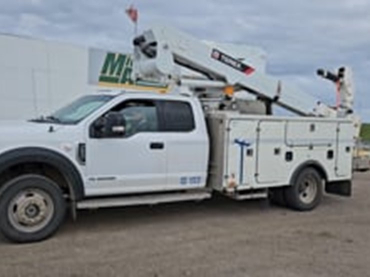 2021-ford-f550-image-5