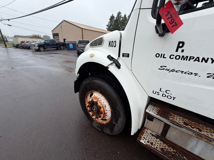 #1797-•-1996-freightliner-m2-lp-truck-image-10