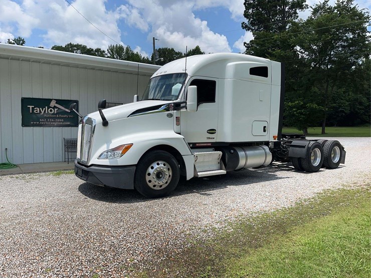 2022-kenworth-t680-image-1