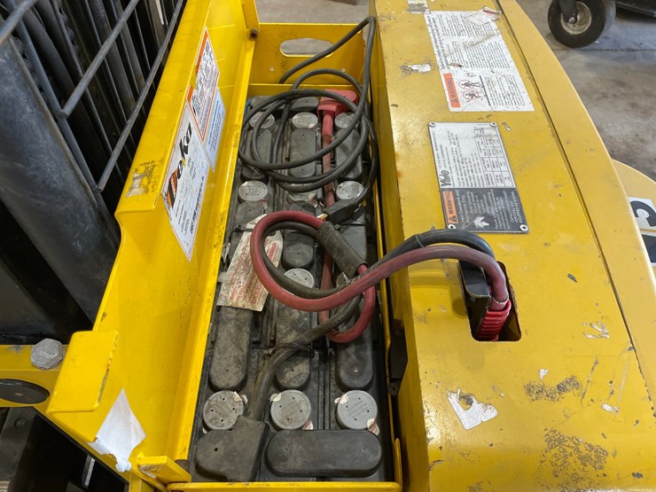 #6063-•-yale-electric-pallet-stacker-image-14