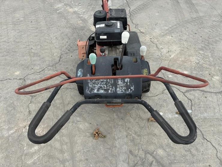 2000-ditch-witch-1030h-image-8