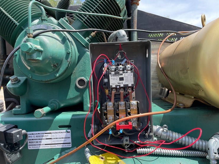 #6077-•-champion-air-compressor-image-10
