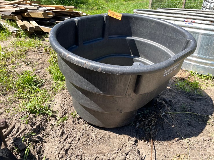 #7133-•-rubbermaid-stock-tank-image-3