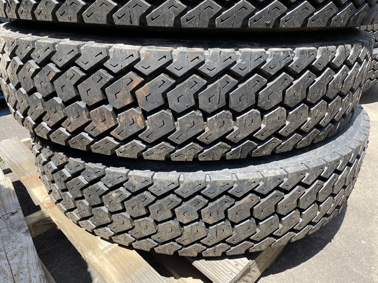 #6520-•-set-of-(4)-semi-tires-image-4