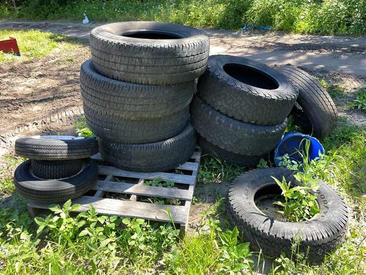 #7122-•-lot-of-used-tires-image-1