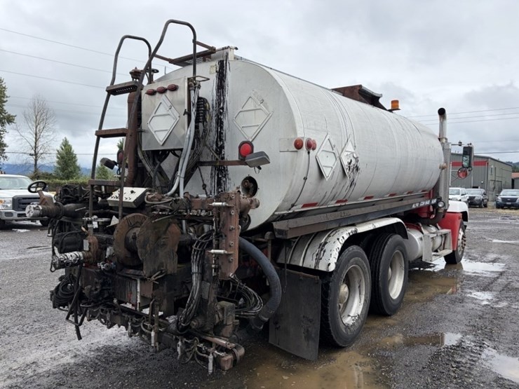 1992-freightliner-usf-1e-asphalt-distributor-truck-image-4