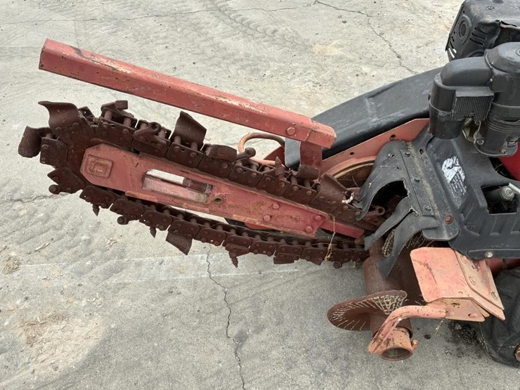 2000-ditch-witch-1030h-image-5