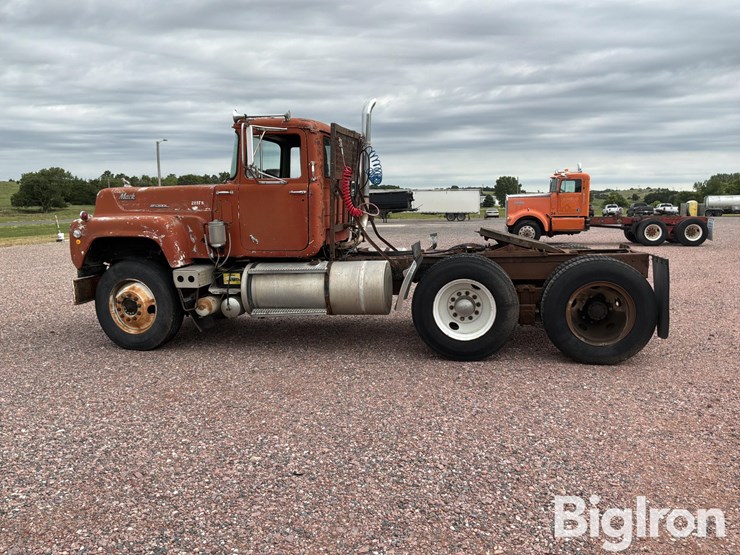 1970-mack-rs700l-image-8