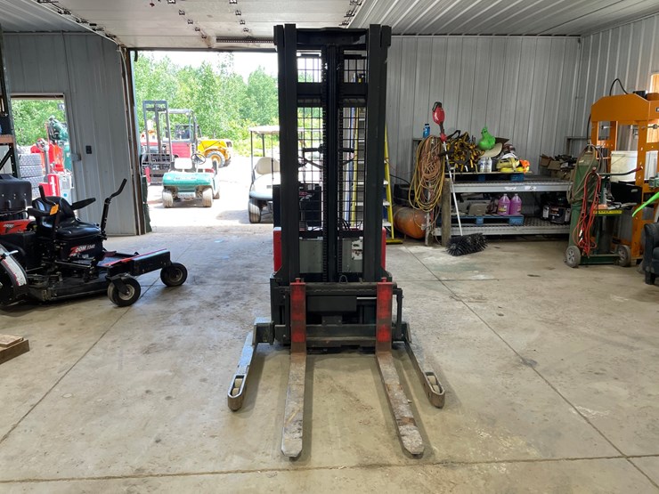 #6062-•-raymond-electric-pallet-stacker-image-7