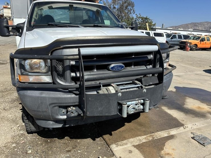 2002-ford-f550-image-7
