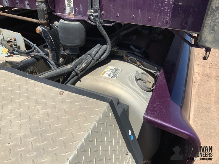 2010-peterbilt-386-image-18