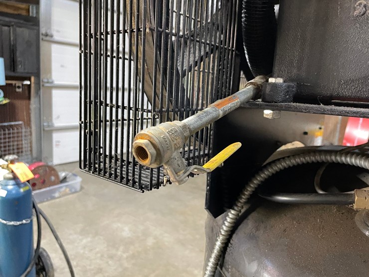 #7109-•-industrial-air-8-gallon-air-compressor-image-12