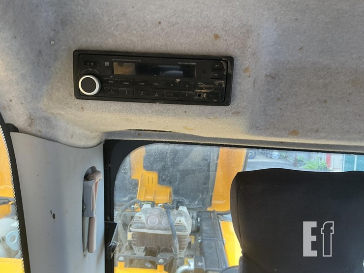 2017-jcb-js131-lc-image-16