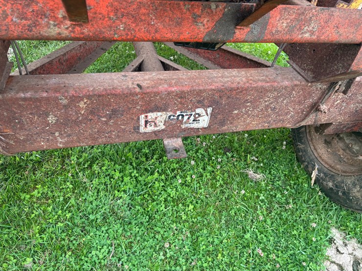 #2221-•-korhumel-industries-6072-fertilizer-gravity-wagon-image-24