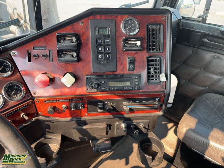 2008-freightliner-fld120-image-15
