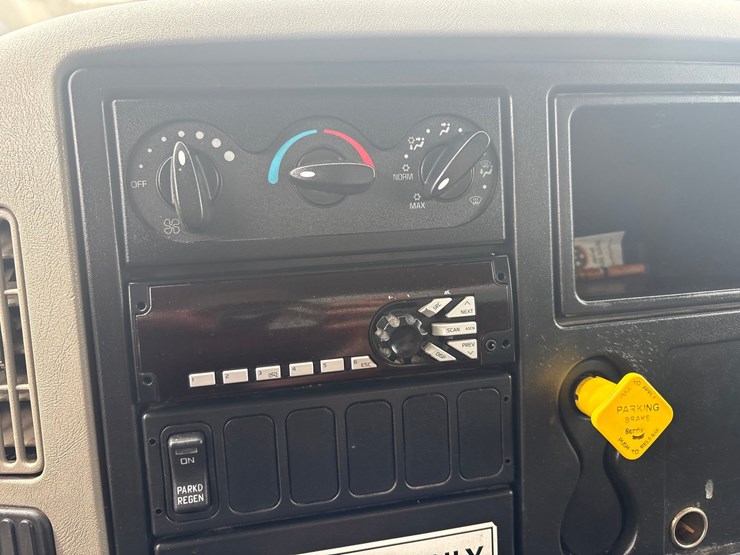 2015-international-durastar-4300-image-41