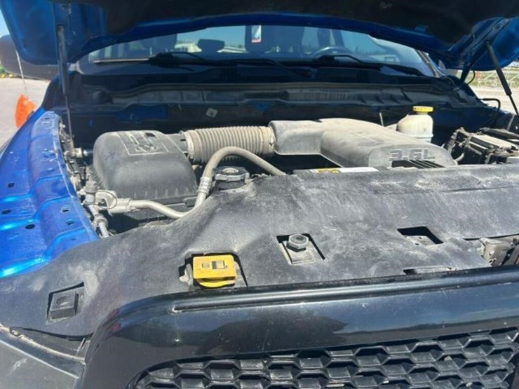 2021-ram-1500-classic-image-60