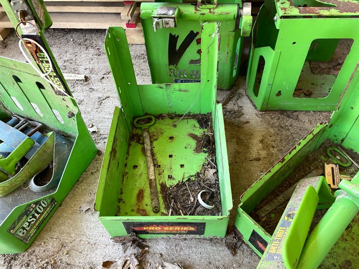 #7174-•-assortment-of-green-tough-ind.-trailer-racks-and-cages-image-5
