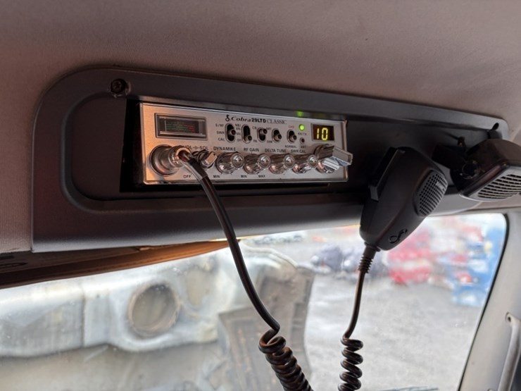 2018-freightliner-114sd-image-35