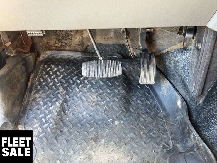 2013-ford-f550-image-17