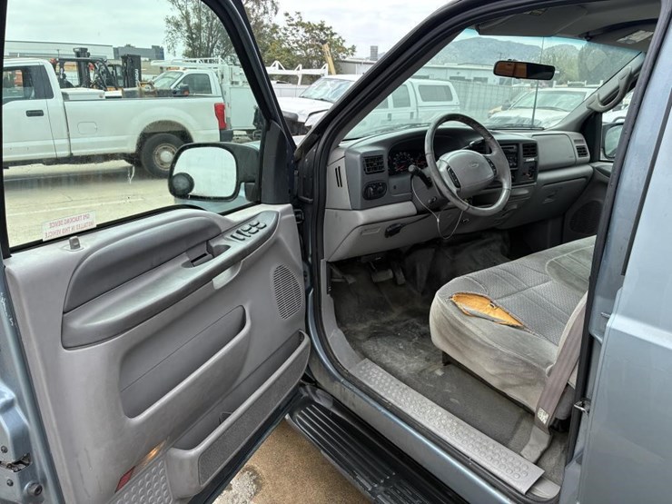 2000-ford-excursion-image-13