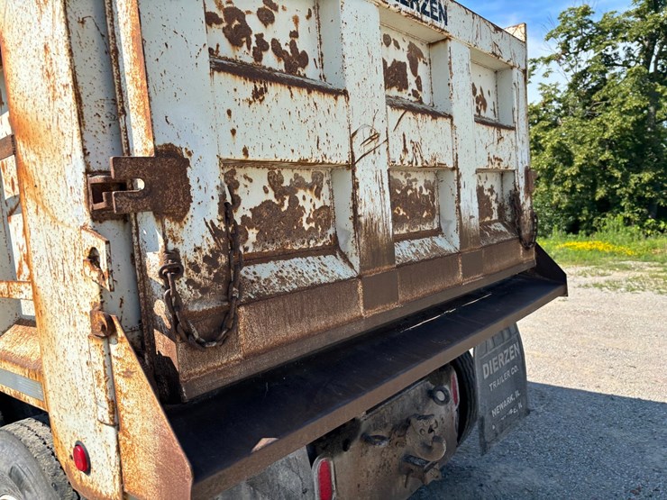 2000-freightliner-fl80-image-31