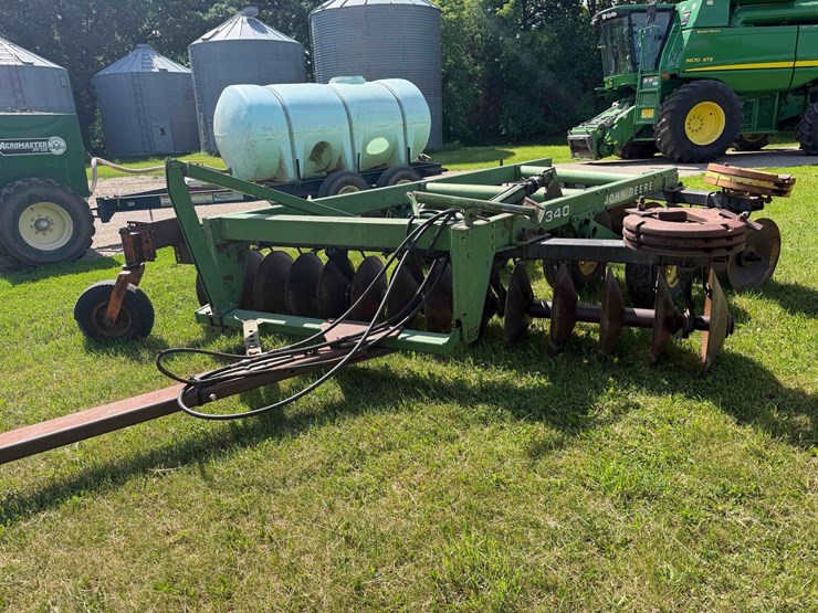 john-deere-340-image-4