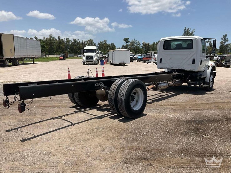 2017-international-durastar-4300-image-3