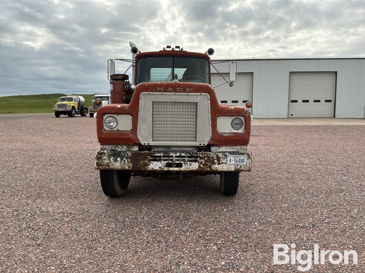 1970-mack-rs700l-image-2