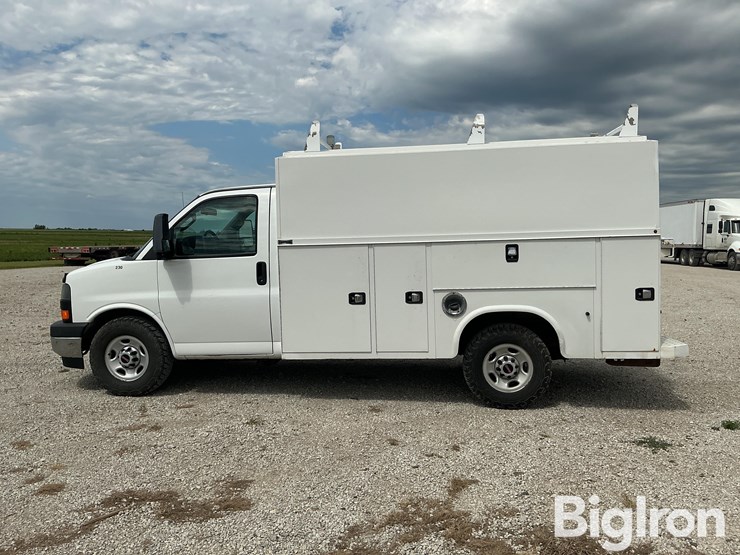2017-utility-van-image-8
