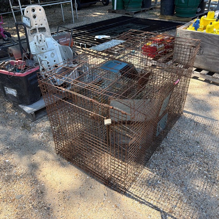 #36351 • QTY (1) 28IN X 48IN LIVE TRAP, AND QTY (4) SMALL LIVE TRAPS