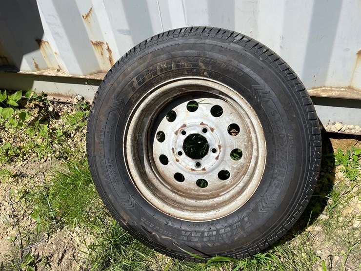 #7112-•-towmax-spare-trailer-tire-on-5-bolt-rim-image-3