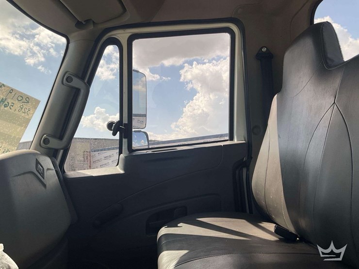 2019-international-durastar-4300-image-16