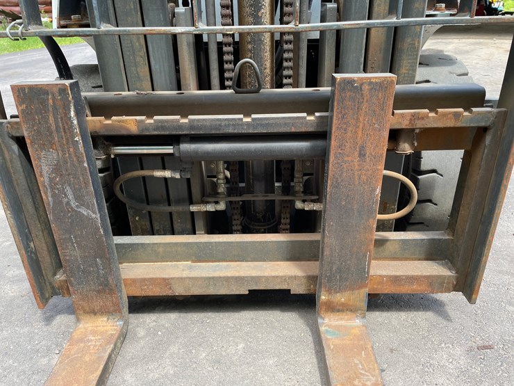 #6065-•-2014-4000lb-unicarriers-lp-forklift-image-11
