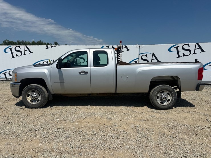 2013-chevrolet-2500-image-2