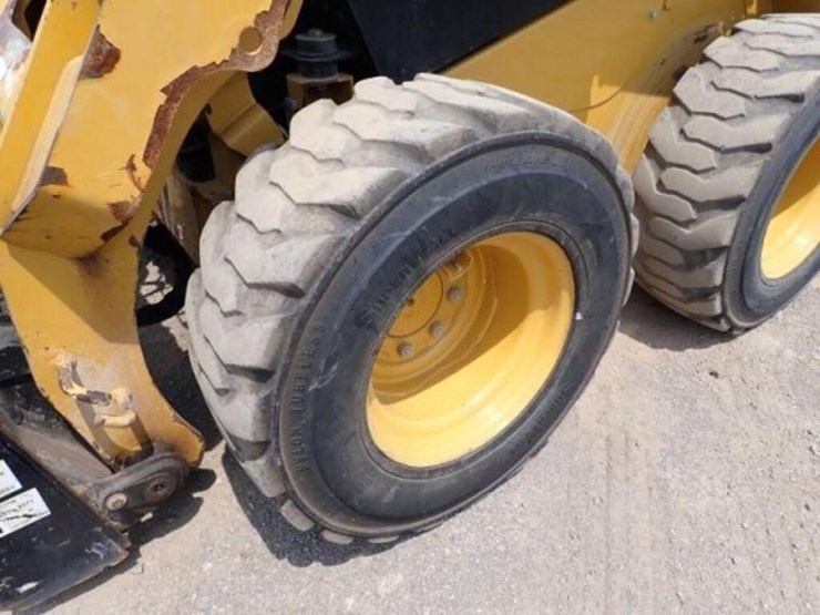 2019-caterpillar-236d-skid-steer-cat0236dlbgz05393-image-32