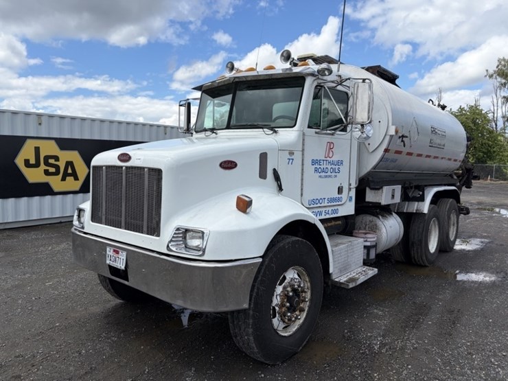 2002-peterbilt-330-image-1