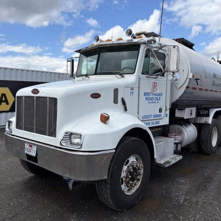2002 PETERBILT 330