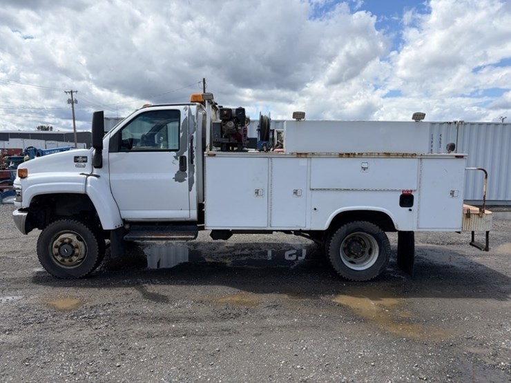 2006-chevrolet-c4500-4x4-service-truck-image-7