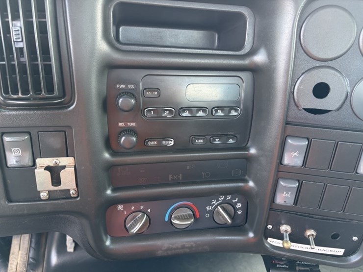 2006-chevrolet-c4500-4x4-service-truck-image-35