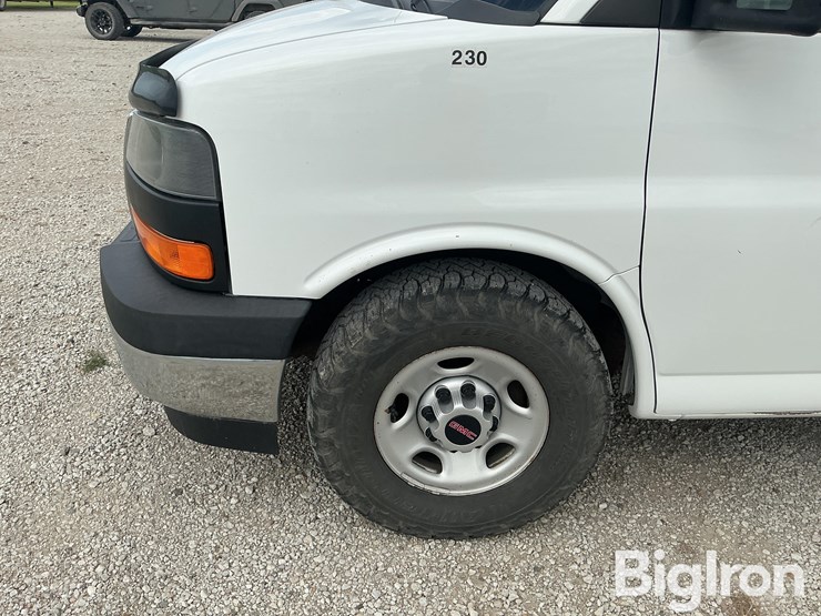 2017-utility-van-image-16