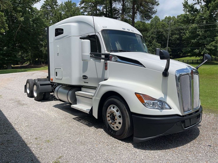 2022-kenworth-t680-image-3