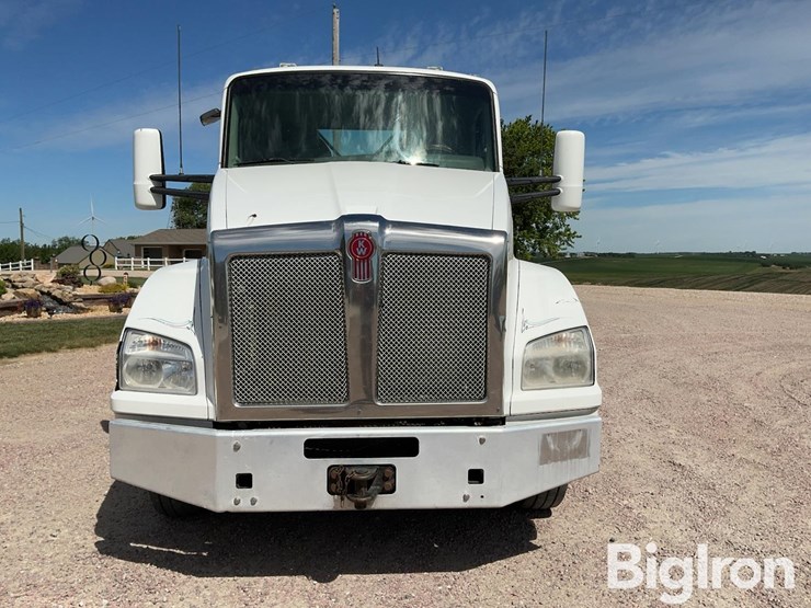 2018-kenworth-t880-image-2
