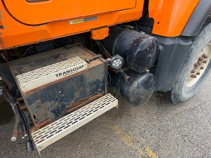 #1471-•-2003-mack-713v-granite-tri-axle-dump-truck-image-17