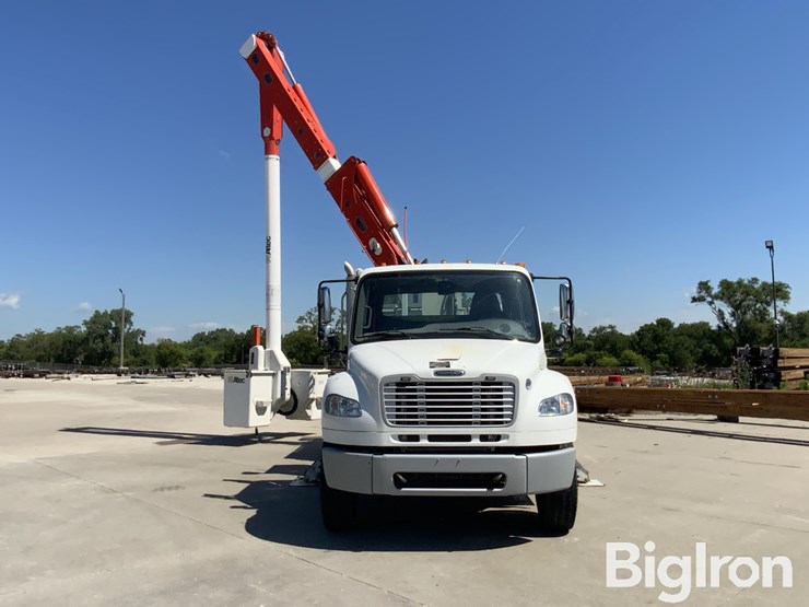 2016-freightliner-m2-106-image-2