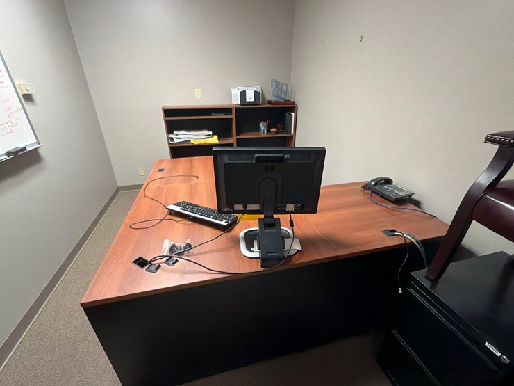 #3539-•-lot-of-office-furniture-|-located-in-st.-rose,-la-image-3