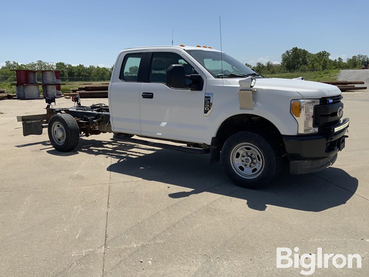 2017-ford-f350-xl-image-3