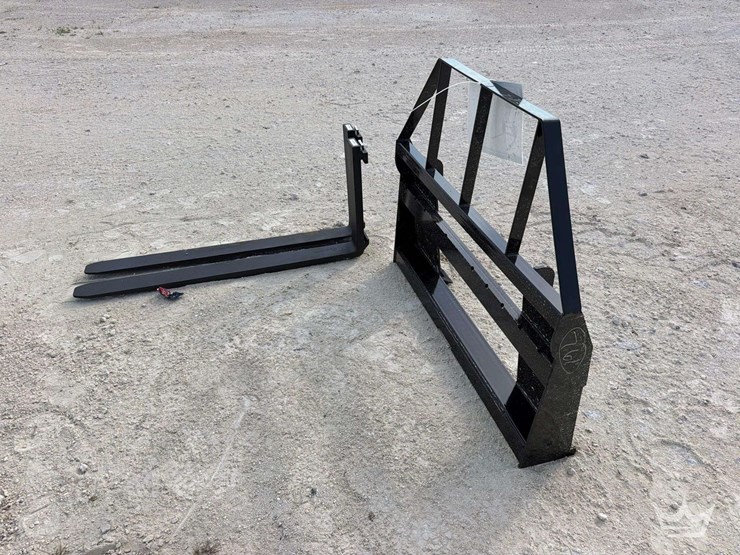 2026-agt-saii100-4,000lb.-48in.-forks-and-frame-skid-steer-attachment-image-2