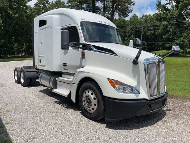 2022-kenworth-t680-image-4