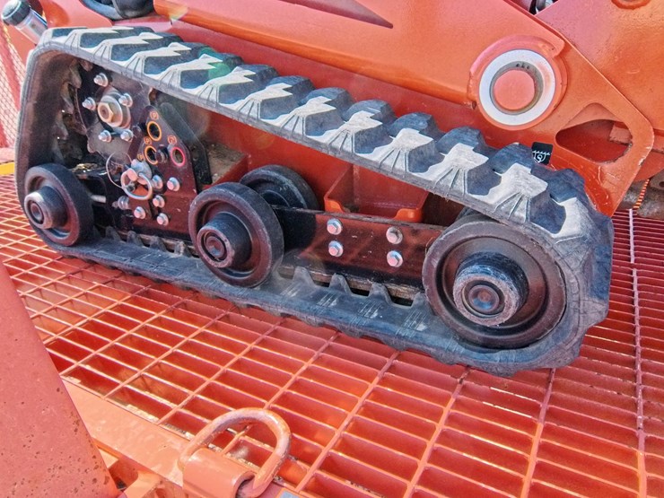 2022-ditch-witch-c24x-image-15